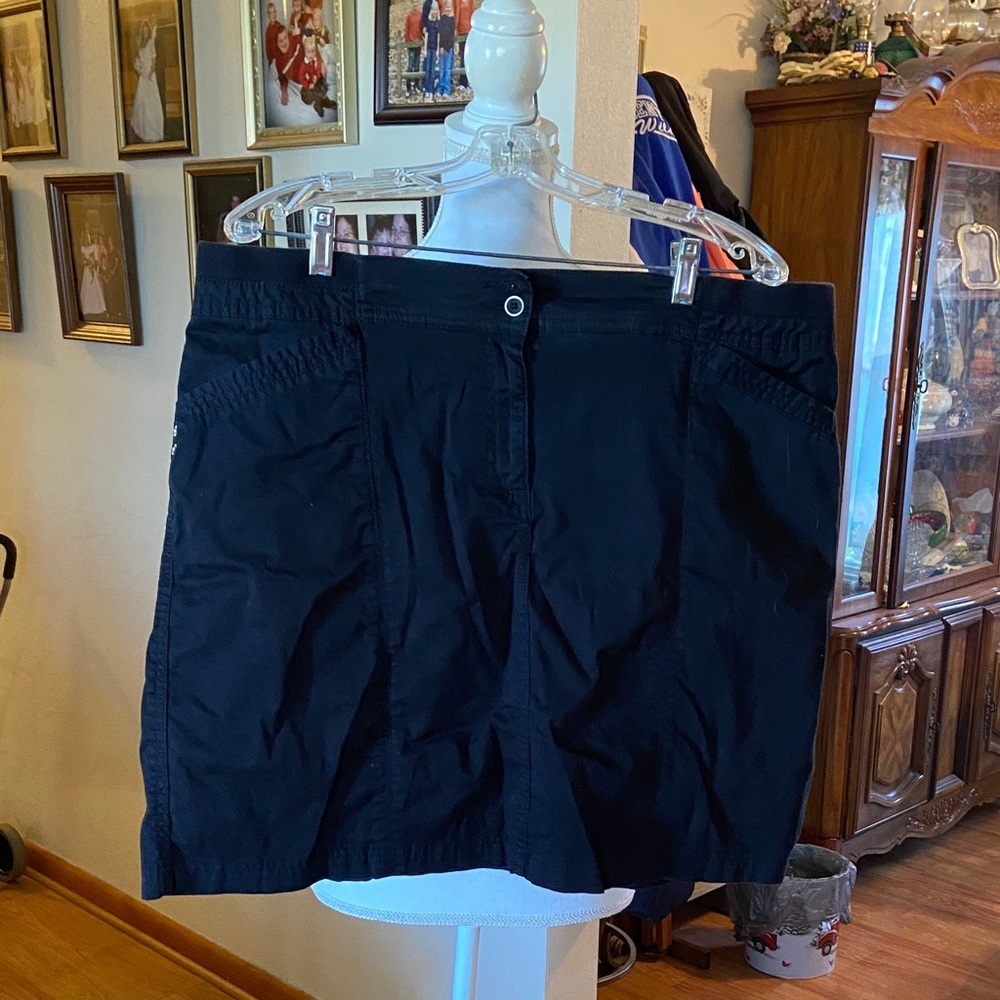 Women’s black skort. Size 18